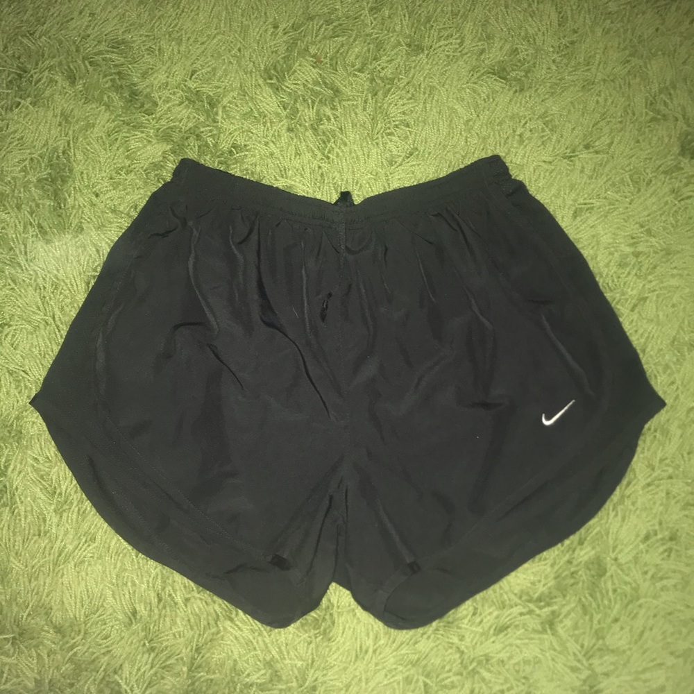 all black nike shorts